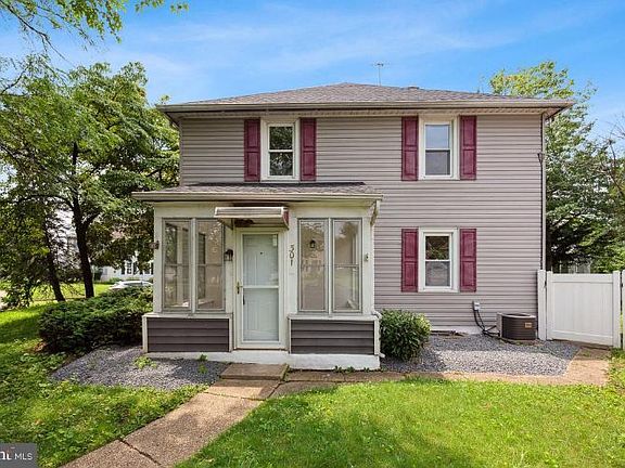 2nd image of 301 Chestnut St