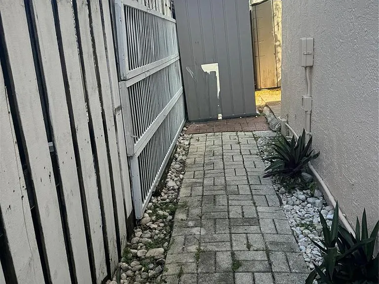 4350 SW 72nd Ter — Photo 15