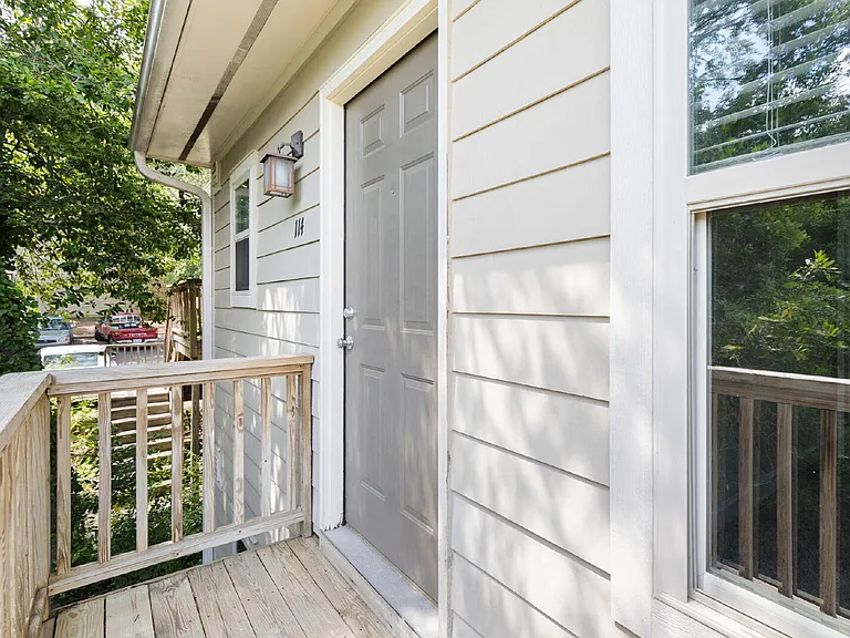 1513 E Franklin St #114 — Photo 1