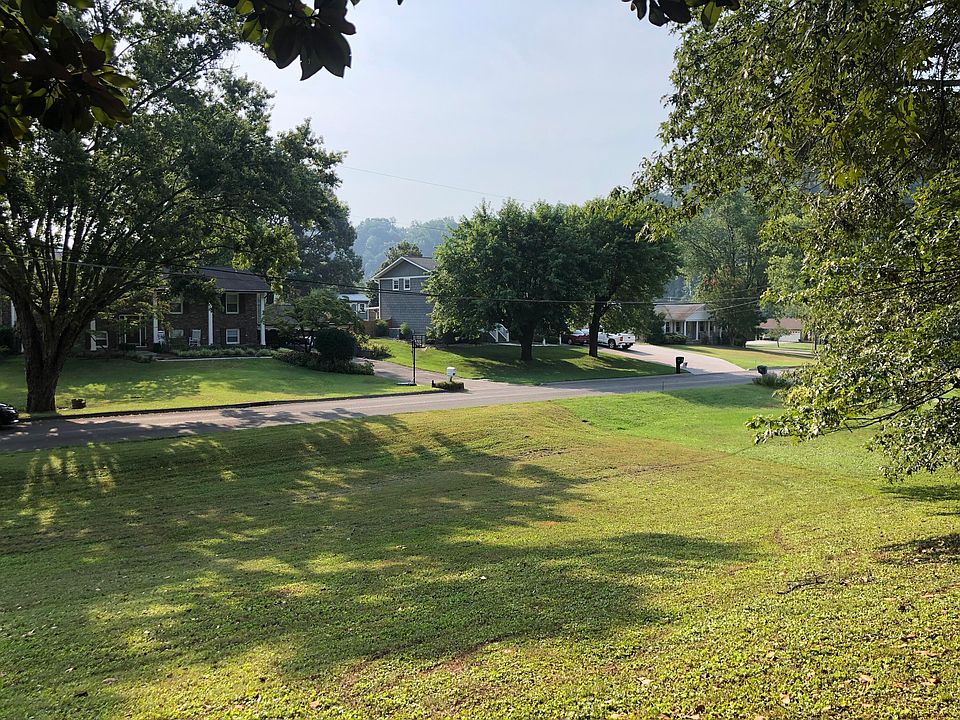 1st image of Woodland Dr