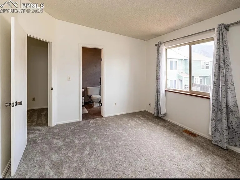 3924 Berkley Ct — Photo 12