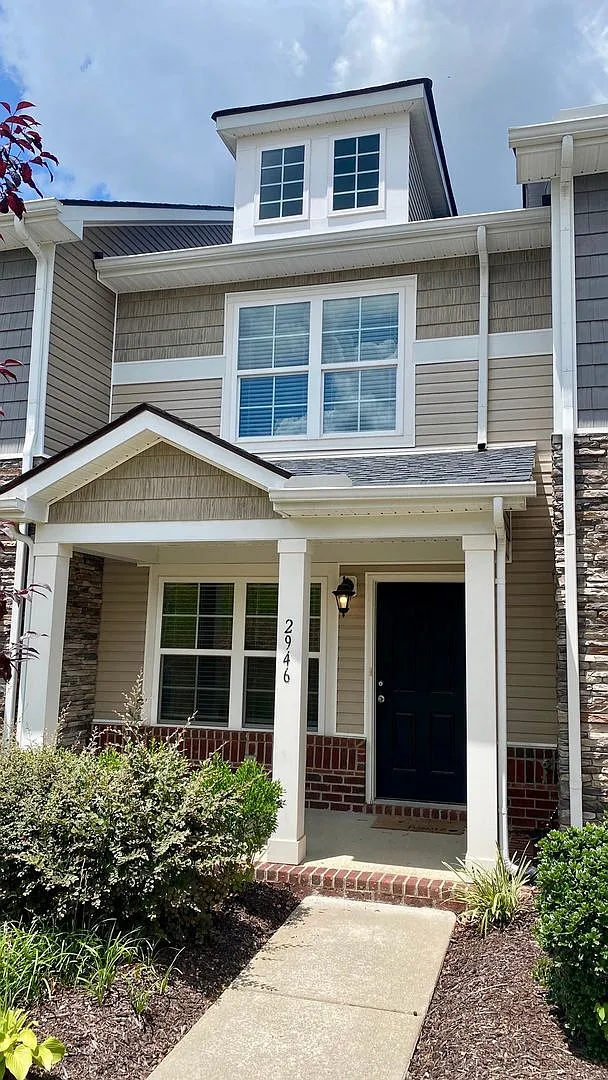 2 bed, 2.5 bath, 1261 sqft, $1,900 — Photo 1