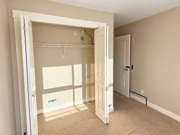 2 bedroom rental in Surrey — photo 9