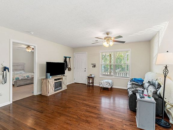 4th image of 938 Gaw St