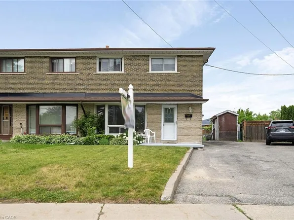 48 Goldsboro Rd, Toronto, ON M9L 1A7