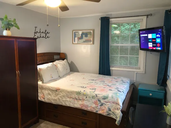 6828 Rockwell Blvd, Charlotte, NC 28269