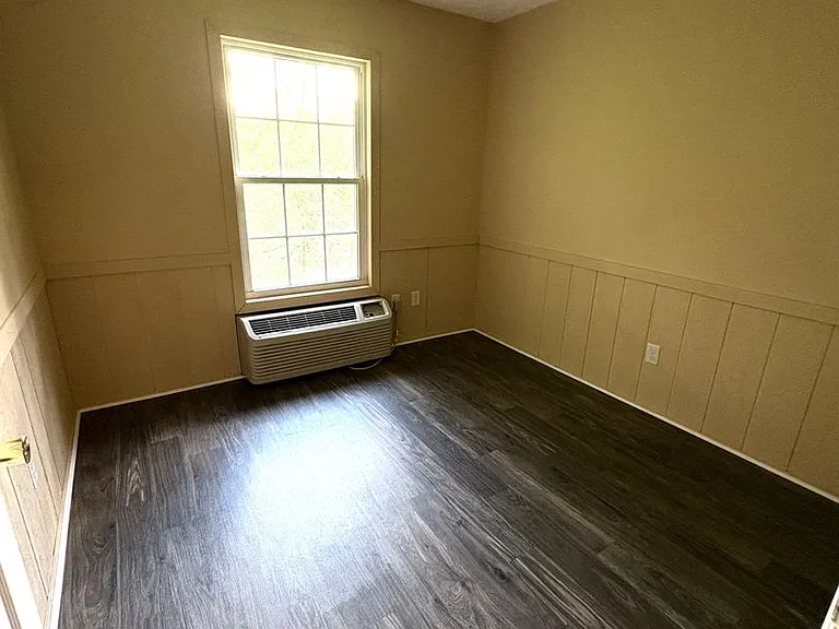 529 E Main St — Photo 31