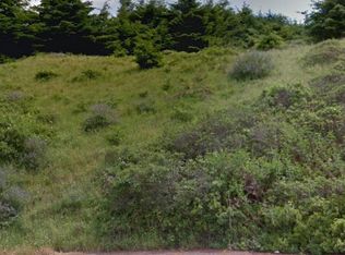 63 Redcrest Ct, Whitethorn, CA 95589