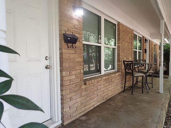 3rd image of 1911 Fairlawn Ln