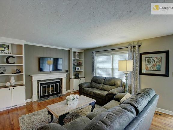 3rd image of 8714 Lowell Ave