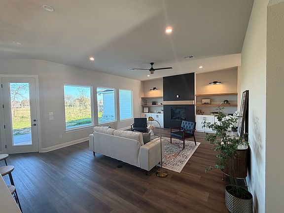 3rd image of 10401 T Bury Ln