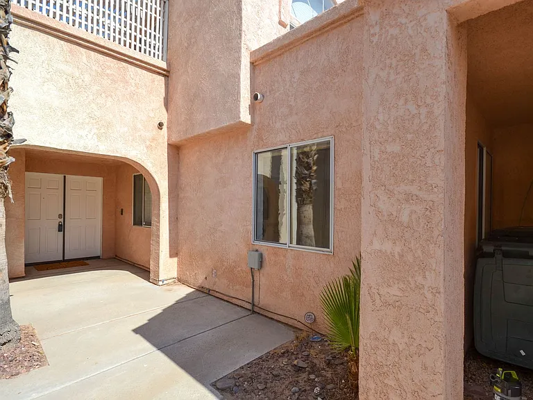 2911 Country Club Dr — Photo 3