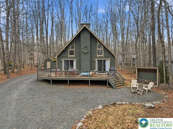 197 Wyomissing Dr, Pocono Lake, PA 18347
