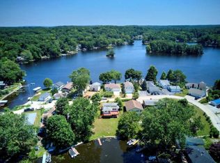 11456 Sunset Blvd, Pinckney, MI