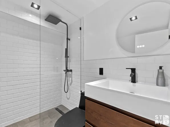 1130 Manhattan Avenue image 8 of 10