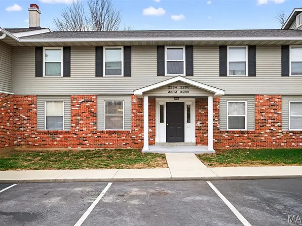 2282 Highland Hill Dr, Saint Peters, MO 63376