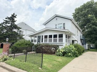310 E Locust St APT 1, Bloomington, IL 61701