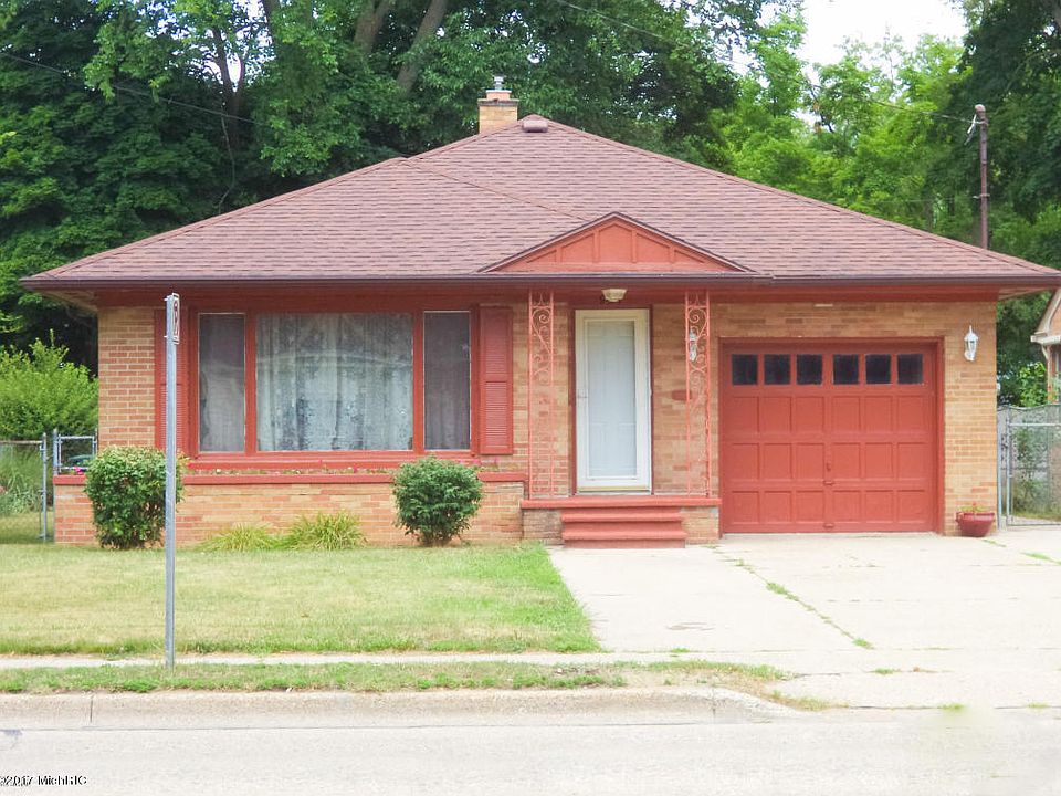 1st image of 994 E Apple Ave
