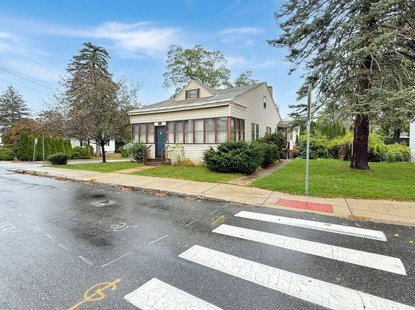 575 Beacon St, Lowell, MA 01850