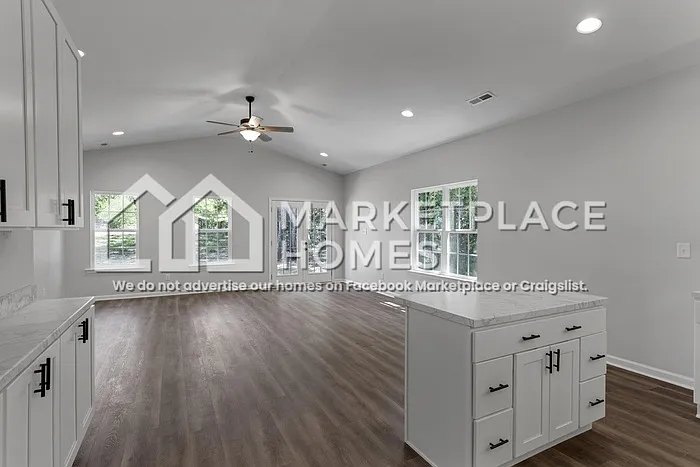 1612 College St SE — Photo 7