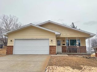 903 Pine Heights Rd, Wayne, NE 68787