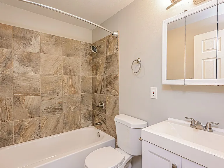 5011 SW Beaverton Hillsdale Hwy — Photo 32