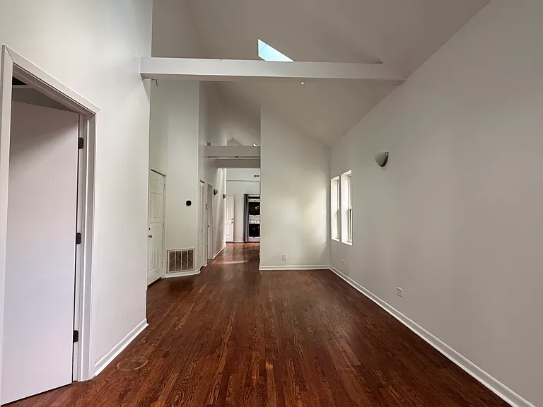 1031 N Paulina St #CH2 — Photo 8