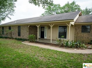 905 W Buechman Rd, Ganado, TX 77962