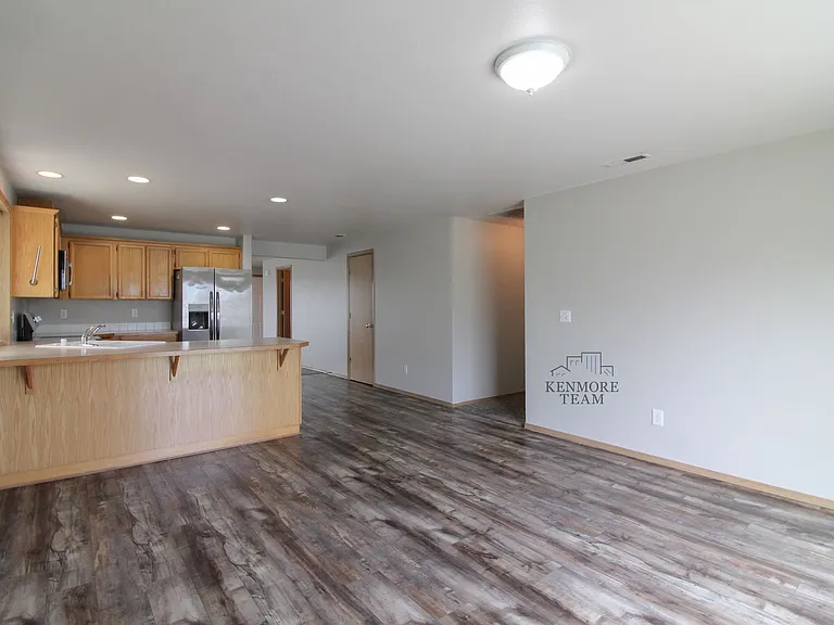 4215 Cochins Ln — Photo 6