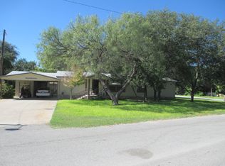 38 Bowlegs St, Brackettville, TX 78832