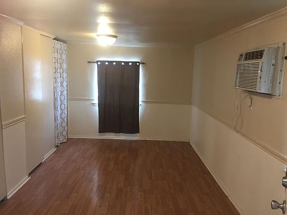 Unfurnished studio apartment pic 3