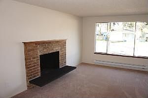 5th image of 17112 17th Ave E