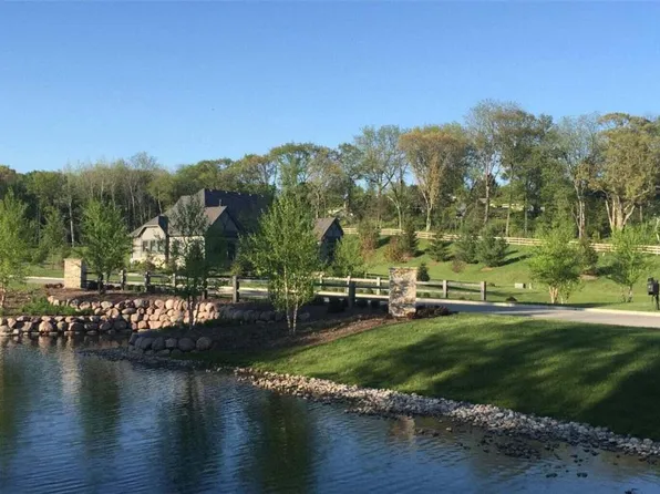 1621 NEWBRIDGE LANE #Lt17, Summit, WI 53066