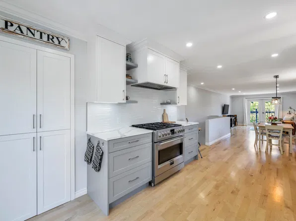 871 Kent St, White Rock, BC V4B 4S7