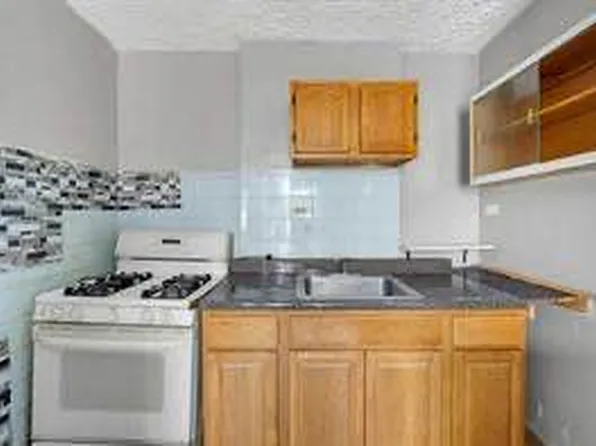 2025 Valentine Avenue image 9 of 13