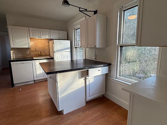 4th image of 581 Woodward Ave #2
