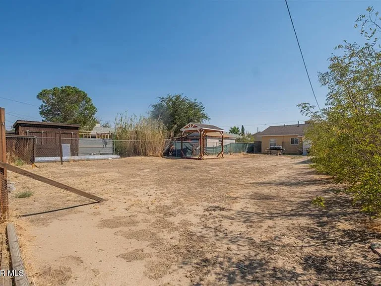 2725 Desert St #2725 — Photo 15