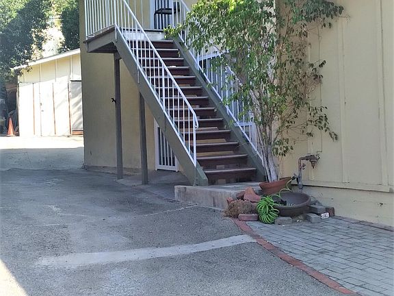 2nd image of 2503 Manhattan Ave APT A