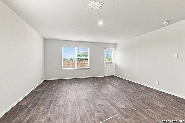 3 bed, 2.0 bath, 1411 sqft, $1,950 — Photo 3