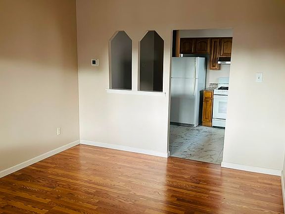 4th image of 379 Woolley Ave Floor 1