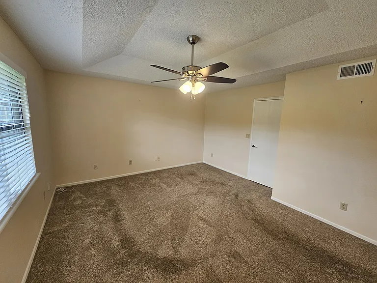 2412 NW 8th St — Photo 24