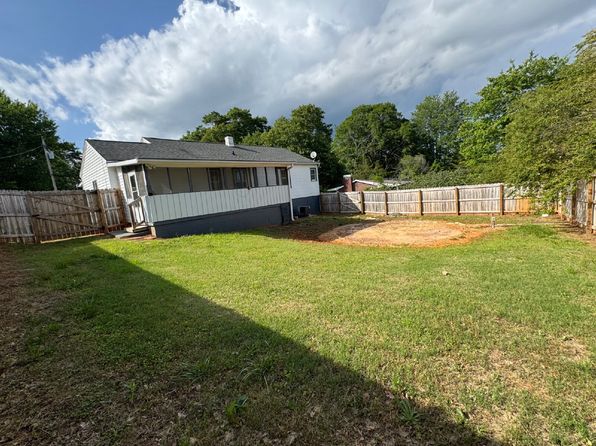 109 Riley St, Westminster, SC 29693