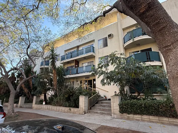 1209 N Kings Rd #209, West Hollywood, CA 90069