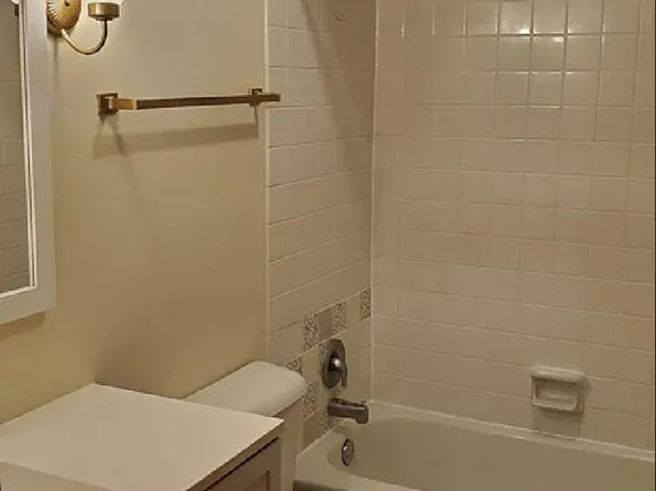 2325 Lewis Ave APT 2, Zion, IL 60099