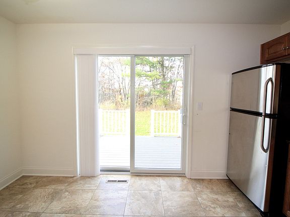 3rd image of 14 Stonecrest Dr #14B