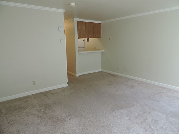 3rd image of 1207 Hopkins Ave APT 9