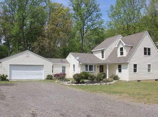 89 Schoolhouse Rd, Wrightstown, NJ 08562