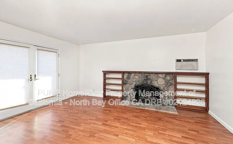 3 bed, 2.0 bath, 1112 sqft, $3,400 — Photo 3