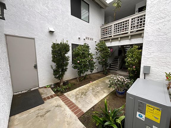 4th image of 534 Via De La Valle Unit I