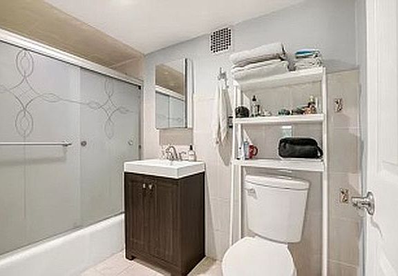 4th image of 357 W 120th St #2R
